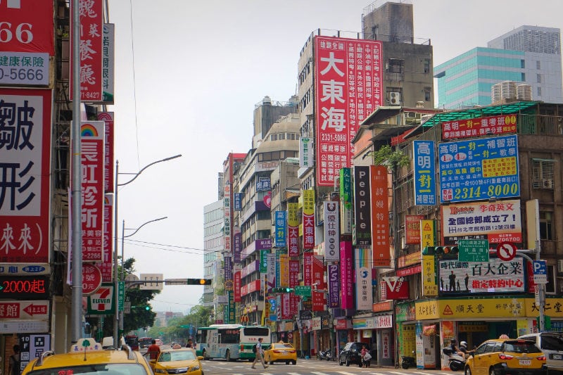 cars on the streets of Taipei centre