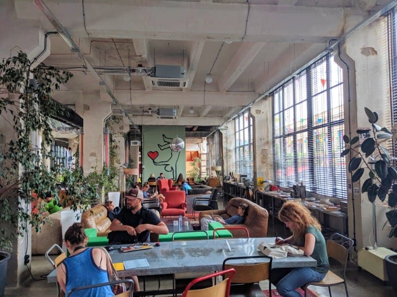 Fabrika Hostel Cafe