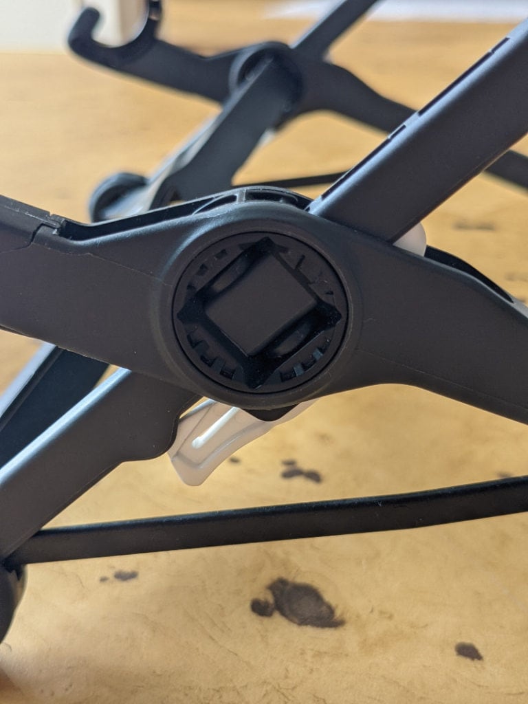 height adjusting mechanism