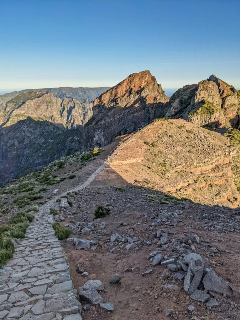 start of pico arieiro to pico ruivo hiking trail